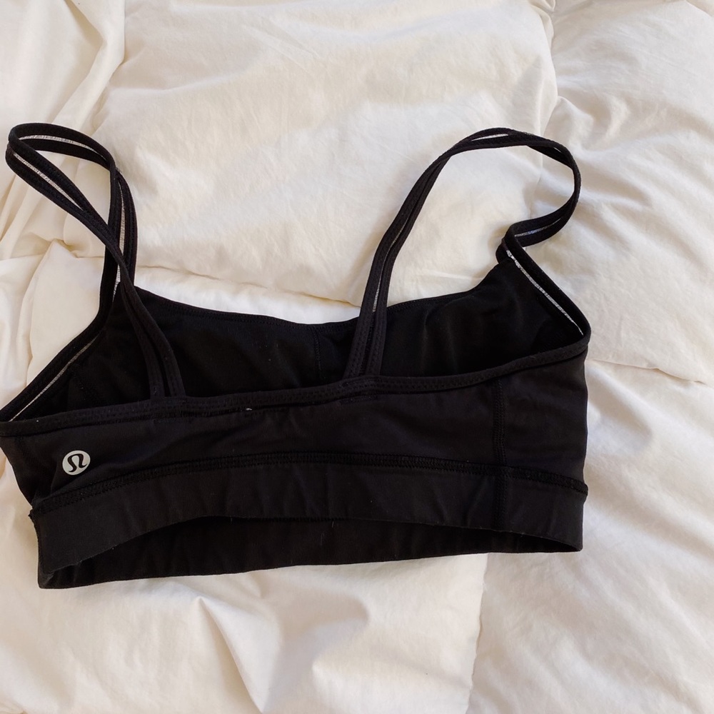 Black Lululemon sports bra